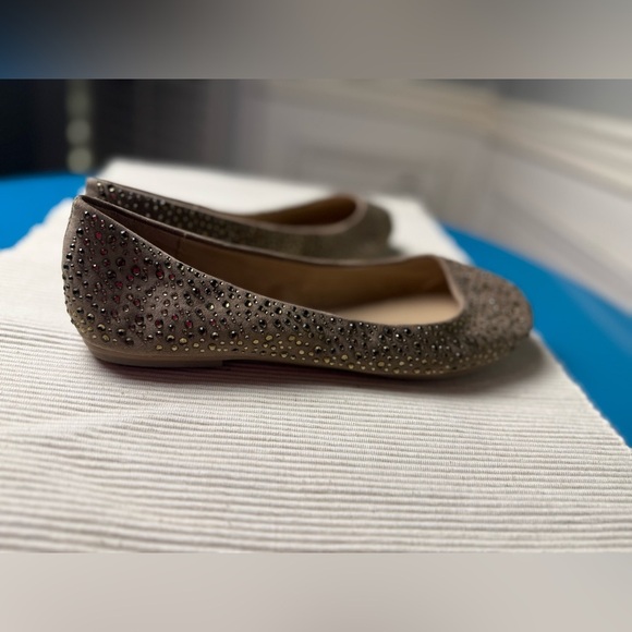 MIA Tan and Gold (Bronze) Flats - Picture 5 of 10